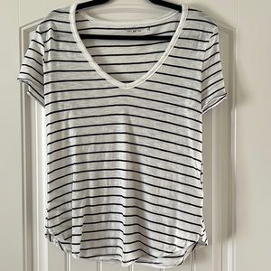 Abercrombie v neck tee